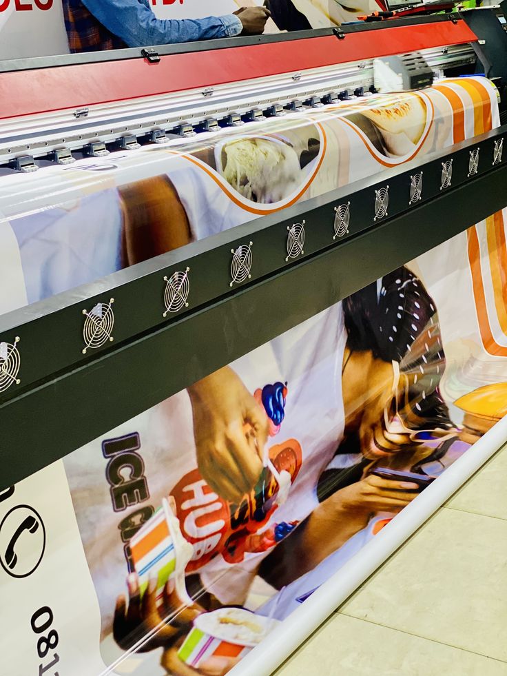 Industrial large format roll-to-roll printing and vinyl production by G DESIGN